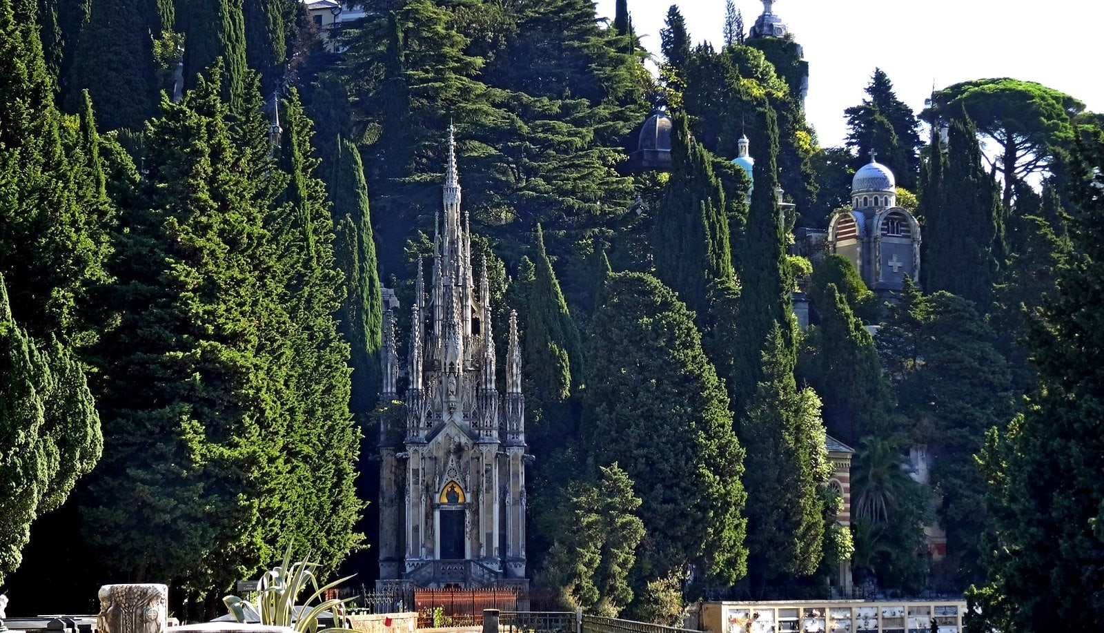 monumentala kyrkogården i staglieno genova